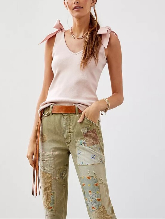 Pilcro Denim - Pilcro The Wanderer Barrel Jeans With Patch Detail..Size 30